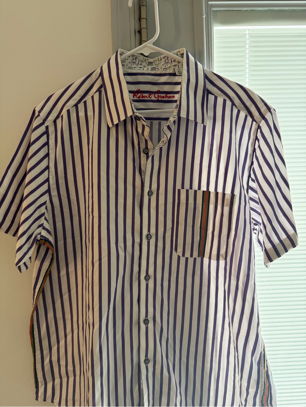 Robert Graham White and Navy Vertical Stripe Short-Sleeve Button-Up